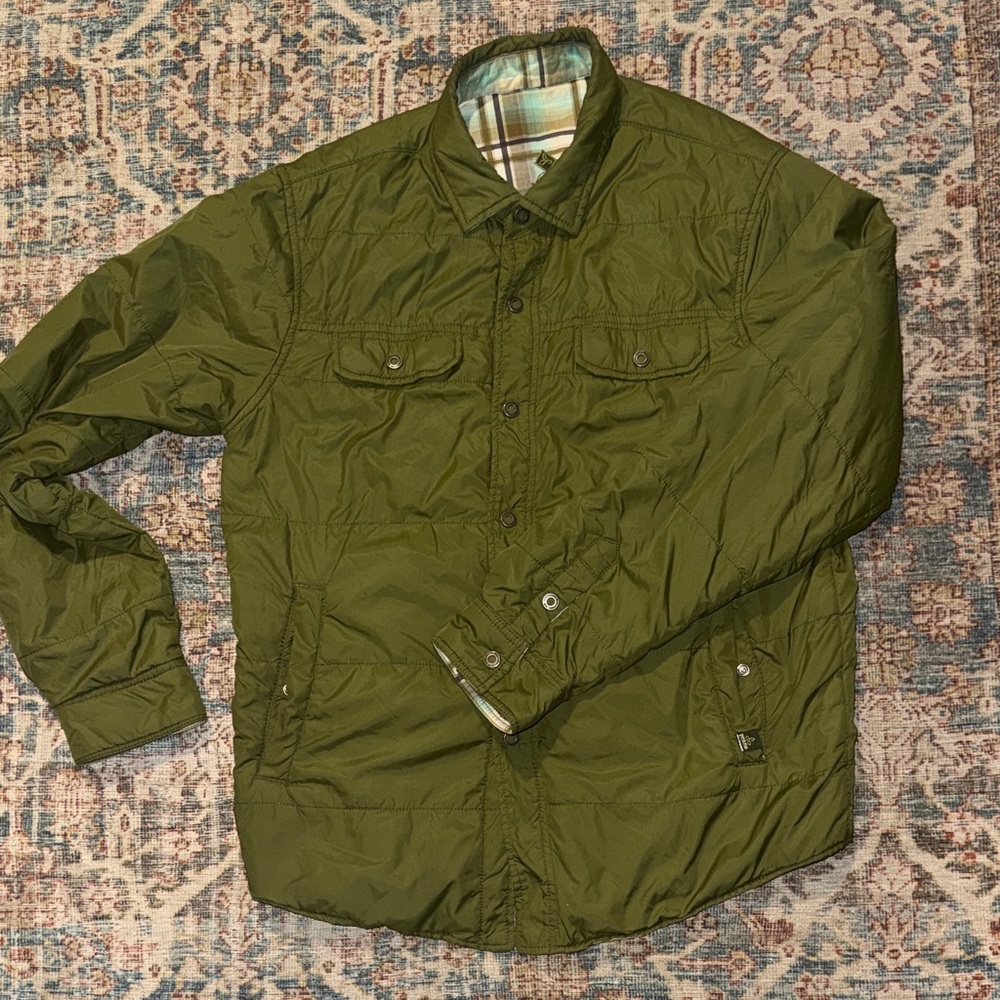 Prana Men's Medium reversible olive green/plaid Nylon Jacket